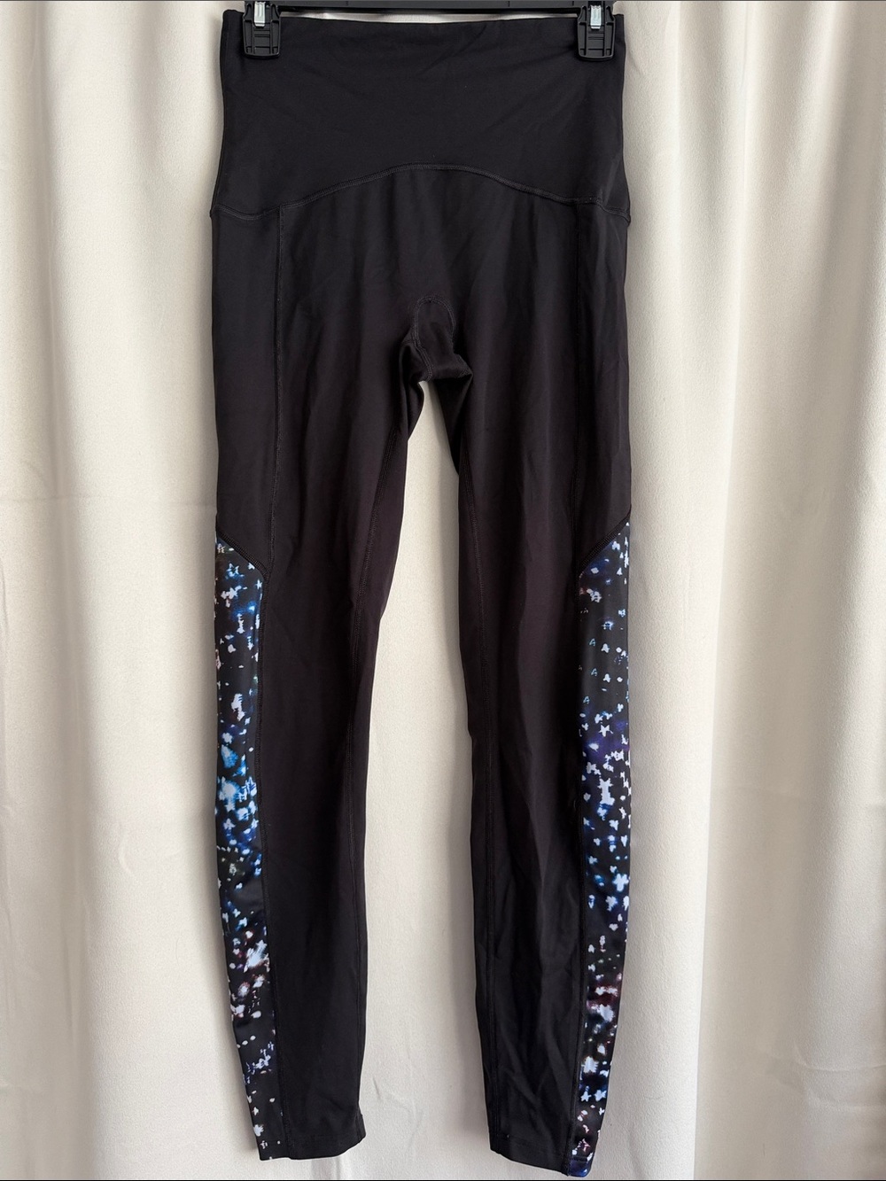 SPANX Booty Boost Active Cosmic Printed Leggings Athletic Training Gym Black M - Picture 2 of 5
